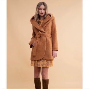 Beautiful wool blend coat (80% wool)